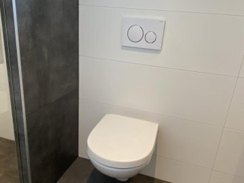 Villeroy&Boch hangtoilet en bedieningspaneel met duofresh toiletstickhouder